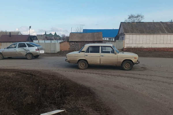 В Сорочинске столкнулись два отечественных автомобиля