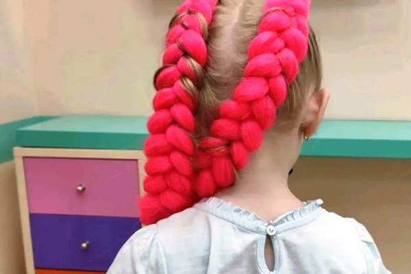 Стильные боксерские косы с канекалоном в стране детской красоты «Очаровашка»