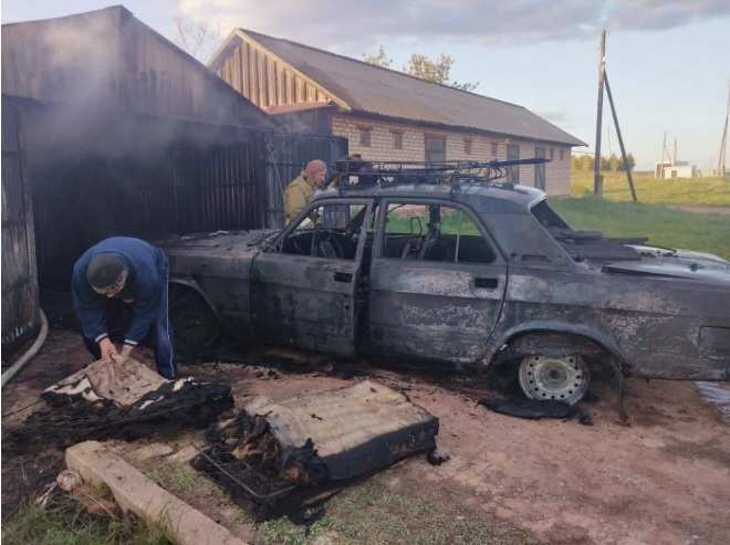 В Матвеевском районе сгорел гараж вместе с «Волгой» 