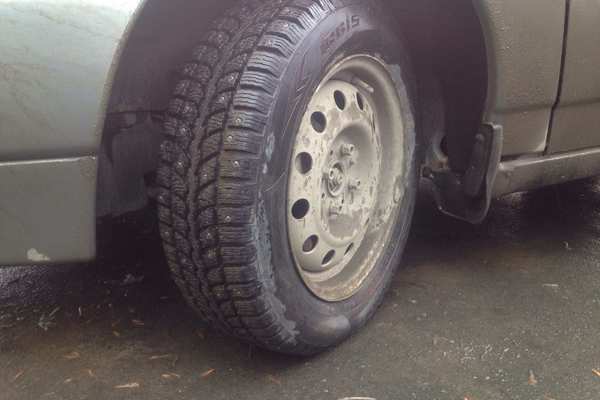 Житель Первомайского района разбил свою машину и заявил, что ее угнали