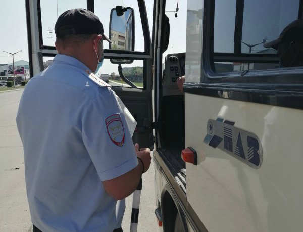 На трассе Уфа-Оренбург поймали водителя. у которого было 176 неоплаченных штрафов
