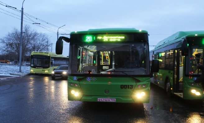 В Оренбурге автобус стал участником ДТП в первый день выхода на рейс