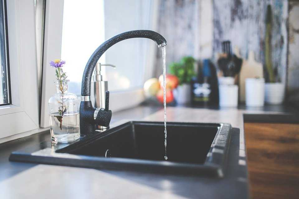 Ученые рассказали, как проверить качество питьевой воды дома