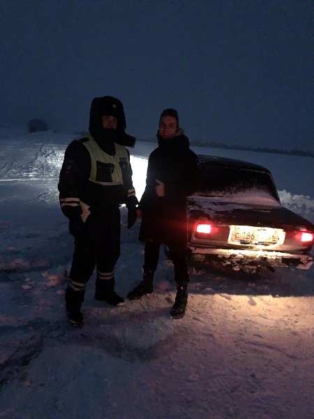 Автоинспекторы Тюльганского района оказали помощь водителю, съехавшему с дороги