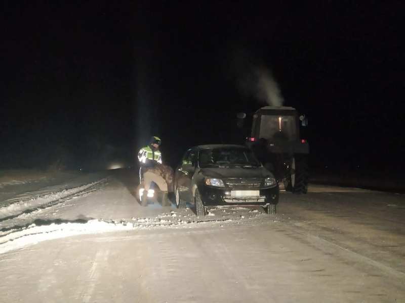 Сотрудники ДПС Оренбургской области оказали помощь водителю