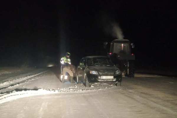 Сотрудники ДПС Оренбургской области оказали помощь водителю