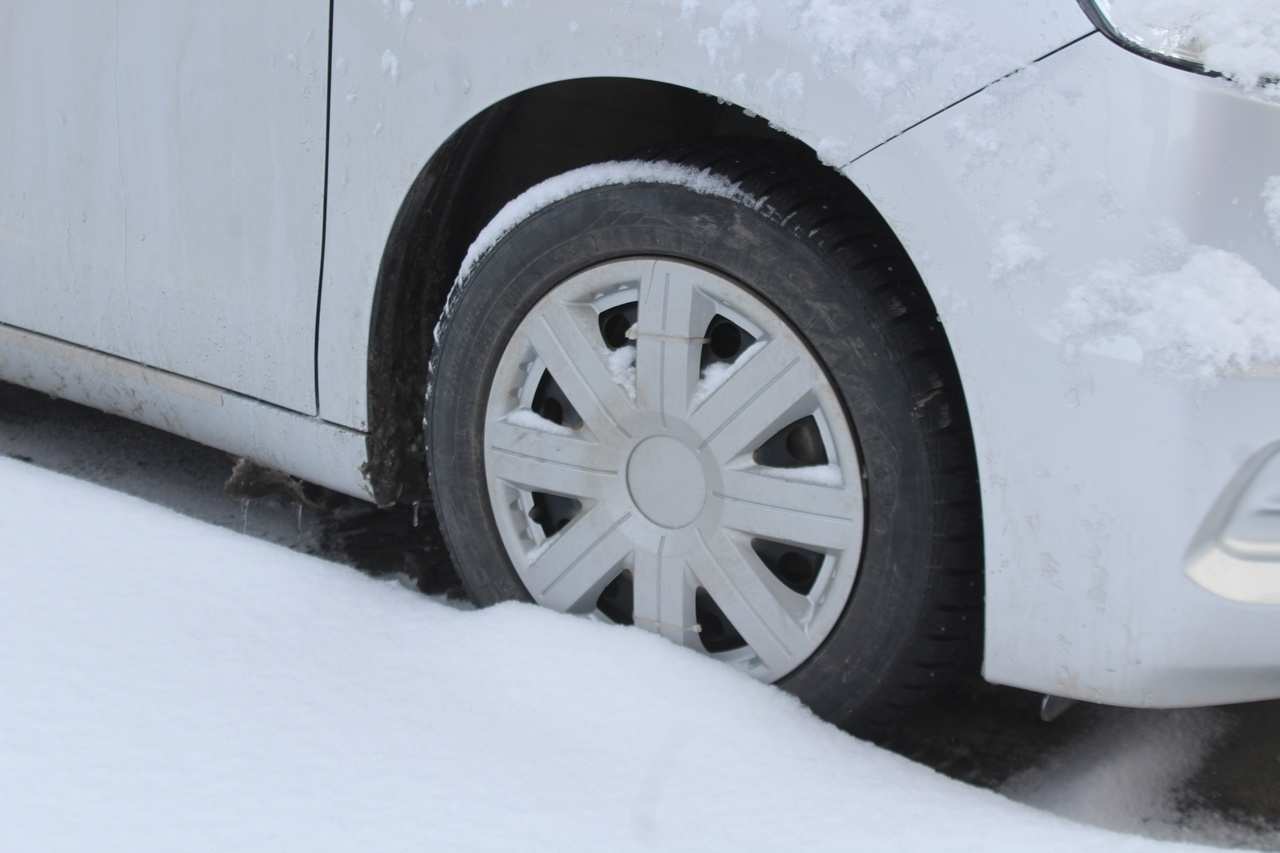 Жительница Оренбурга отсудила компенсацию за неубранный снег на дороге