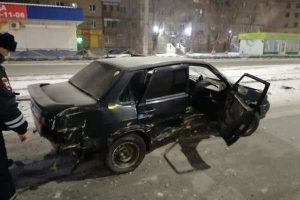 В Новотроицке водитель «ВАЗ-2115» въехал в электроопору