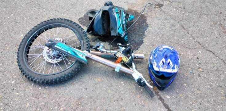 13-летний водитель «питбайка» врезался в легковой автомобиль