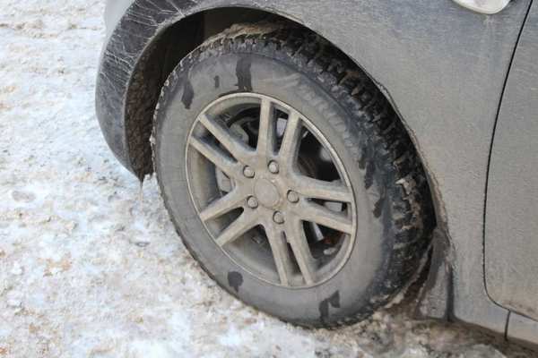 В Оренбурге угонщики завели автомобиль, украв аккумулятор из другой машины