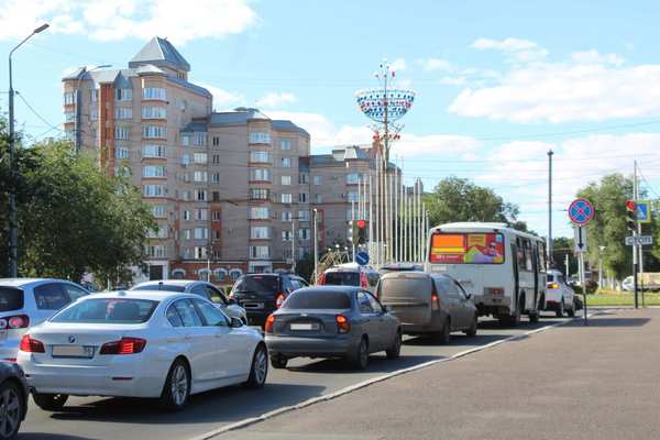 Депутаты Госдумы предложили ввести штраф за парковку такси во дворах