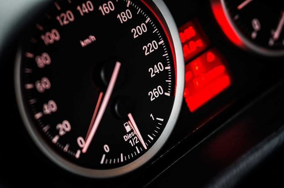 «Тапку в пол!» Эксперты узнали, в каком регионе живут самые быстрые водители