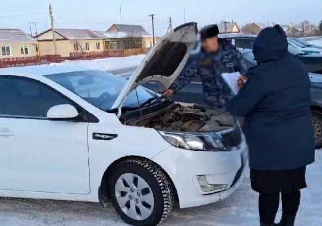 Житель Оренбуржья приехал к приставам на машине и пытался убедить их, что она находится за городом