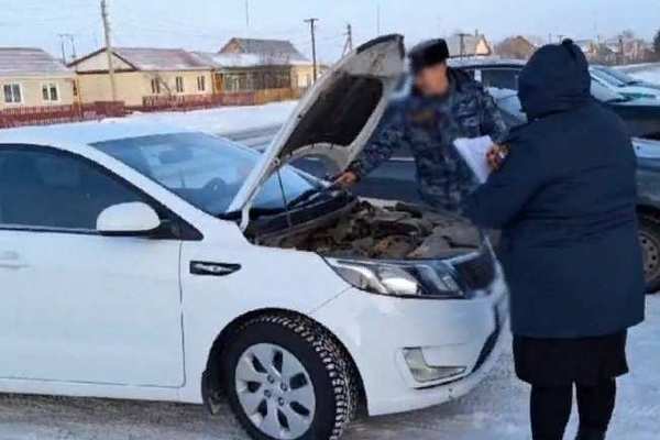 Житель Оренбуржья приехал к приставам на машине и пытался убедить их, что она находится за городом