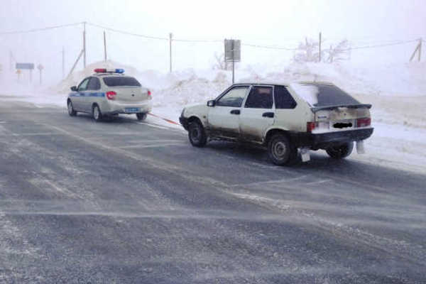 Полицейские спасли трёх жителей Медногорска из снежного плена