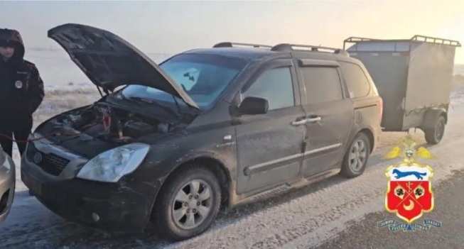 Полицейские Оренбуржья дважды помогли попавшим в беду водителям