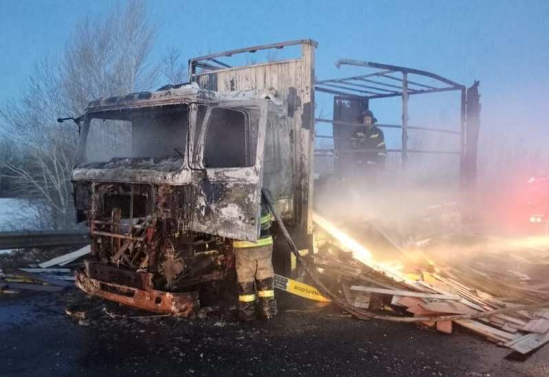 Под Бузулуком на трассе сгорел МАЗ