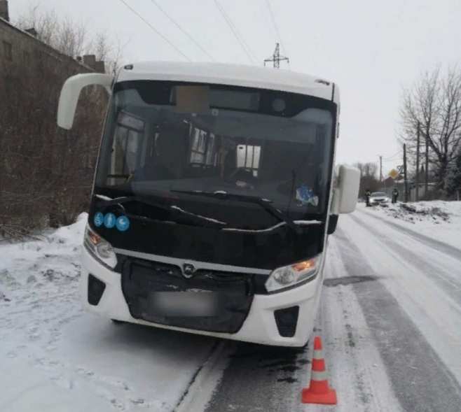 В Новотроицке под колеса автобуса попал 8-летний мальчик