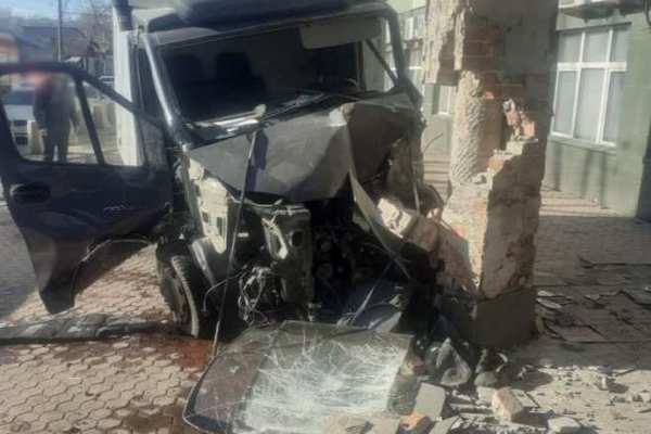 В Оренбурге в аварии пострадал водитель «Газели»