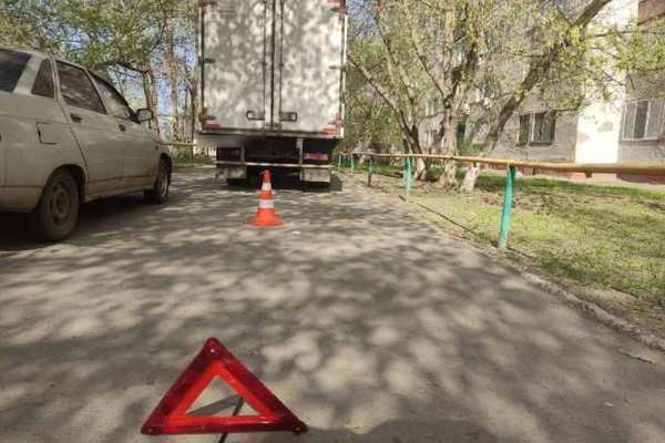 В Оренбурге под колёсами грузовика погибла пенсионерка