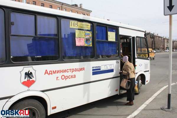 Оренбурженка выпала из автобуса из-за открытой дверцы общественного транспорта