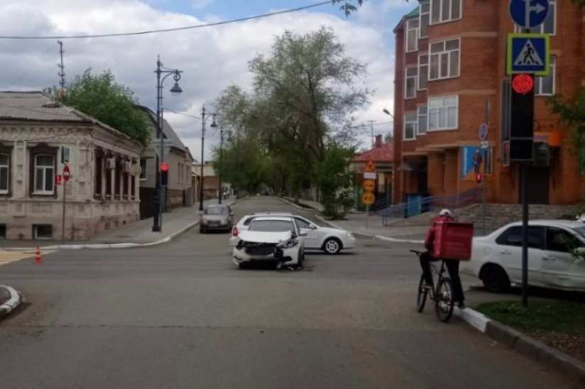 В Оренбурге в столкновении иномарок пострадали два человека