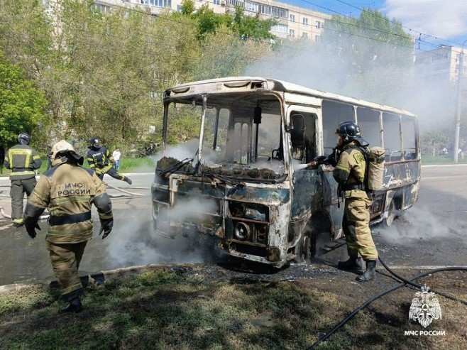 На улице Салмышской Оренбурга сгорел автобус