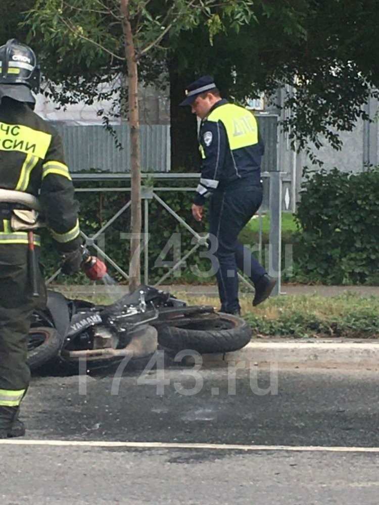 На проспекте Победы в Оренбурге произошло ДТП с мотоциклом