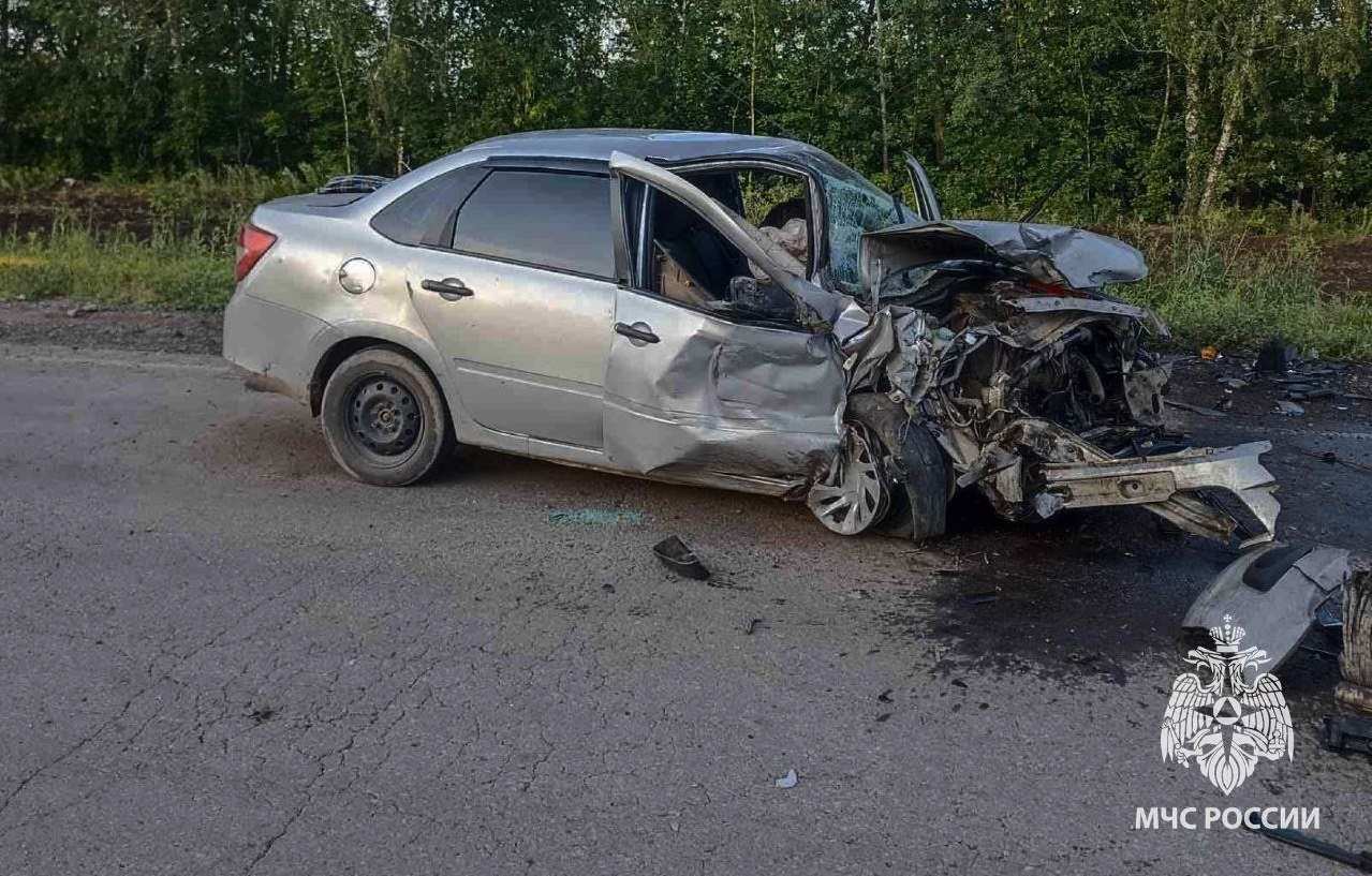 В Бугурусланском районе столкнулись «Лада Гранта» и «Лада Приора»