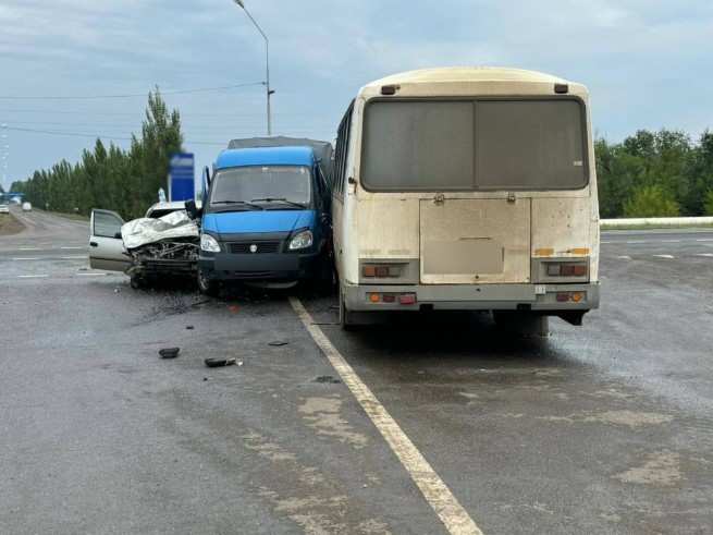 Три человека пострадали в массовой аварии в Оренбурге