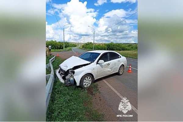 В Шарлыкском районе произошла авария с двумя легковушками, в которых находились 7 человек