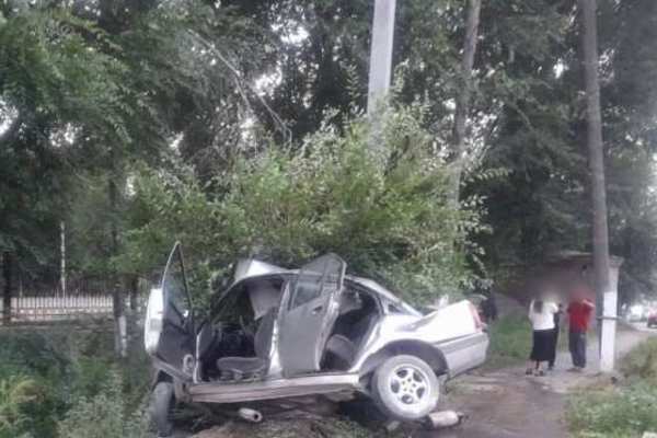 В Новотроицке «Опель» въехал в столб