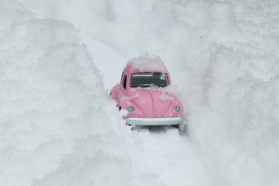 Оренбурженка отсудила компенсацию за упавший снег на ее автомобиль