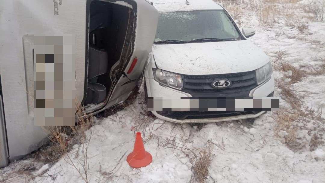 На трассе Оренбург-Орск столкнулись Ларгус и Тойота