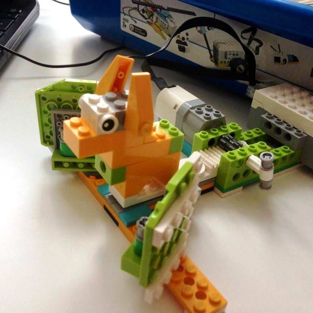 Идёт набор в группы робототехники на Lego Wedo (6+) и Lego Mindstorms (10+)