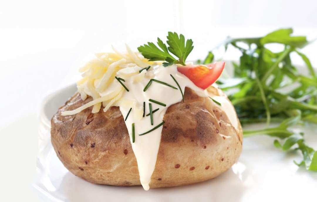 Печеный картофель с начинками от «SkyFood»