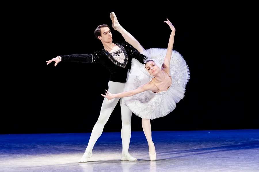 Балет «Лебединое озеро» в постановке Классического Национального Русского балета